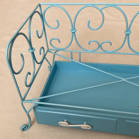 AMERICAN GIRL | Curlicue Daybed - Blue Metal Doll Bed - Picture 9 of 16